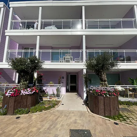 Apartment Deluxe Marina View Seafront