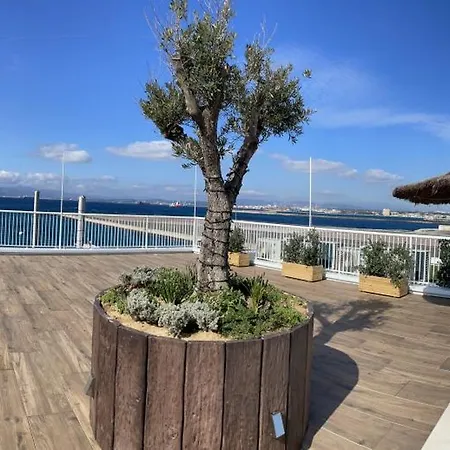 Deluxe Marina View Seafront *