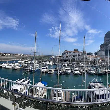 Apartment Deluxe Marina View Seafront