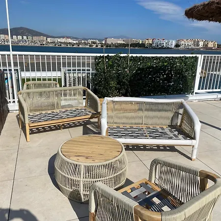 Apartment Deluxe Marina View Seafront *
