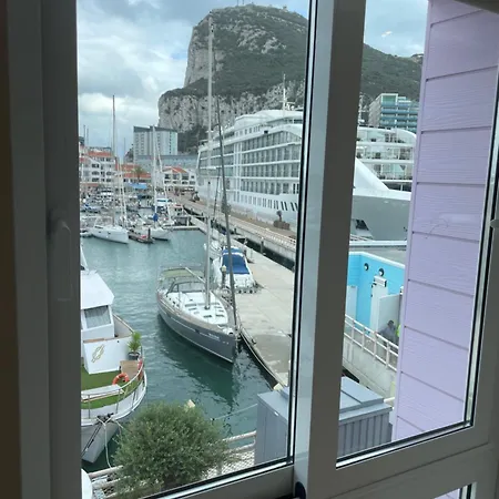 Deluxe Marina View Seafront *