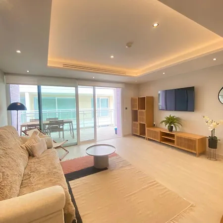 Deluxe Marina View Seafront Apartment