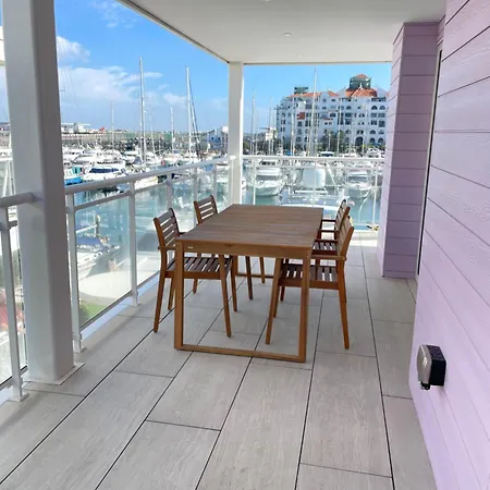 Apartment Deluxe Marina View Seafront